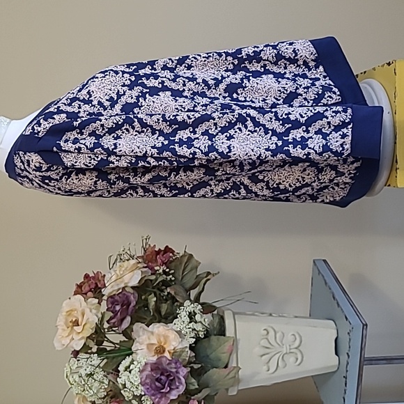 NEW Dress Barn Tunic Top Pullover Hi Low Hem Navy Cream Tapestry Long Slv Large - Picture 2 of 9